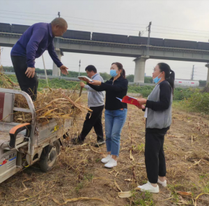 乐天堂fun88肥业小麦底肥：：：深入一线州里，，助力农户丰收
